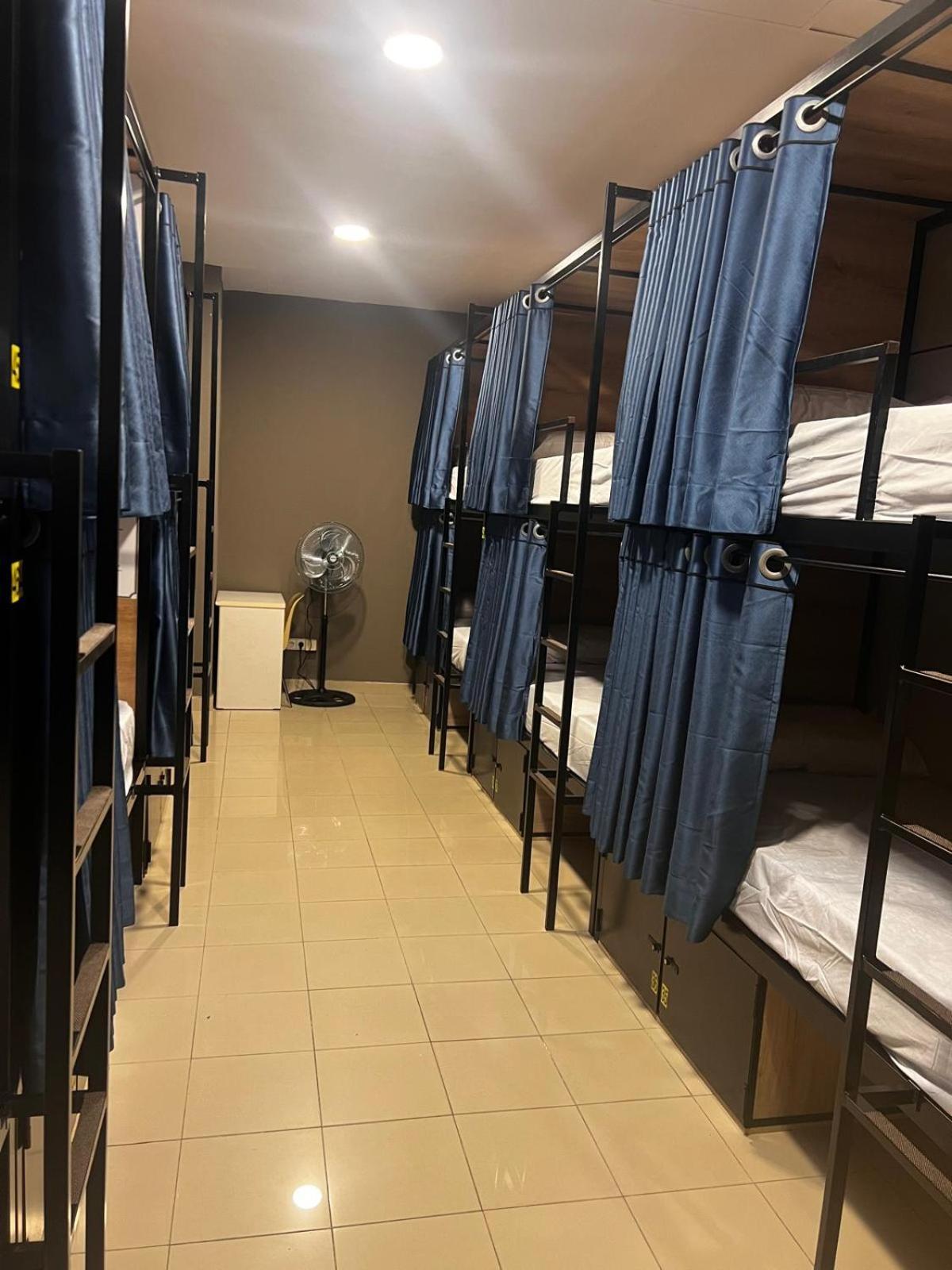 Hostel Estrella 20 Мадрид Экстерьер фото