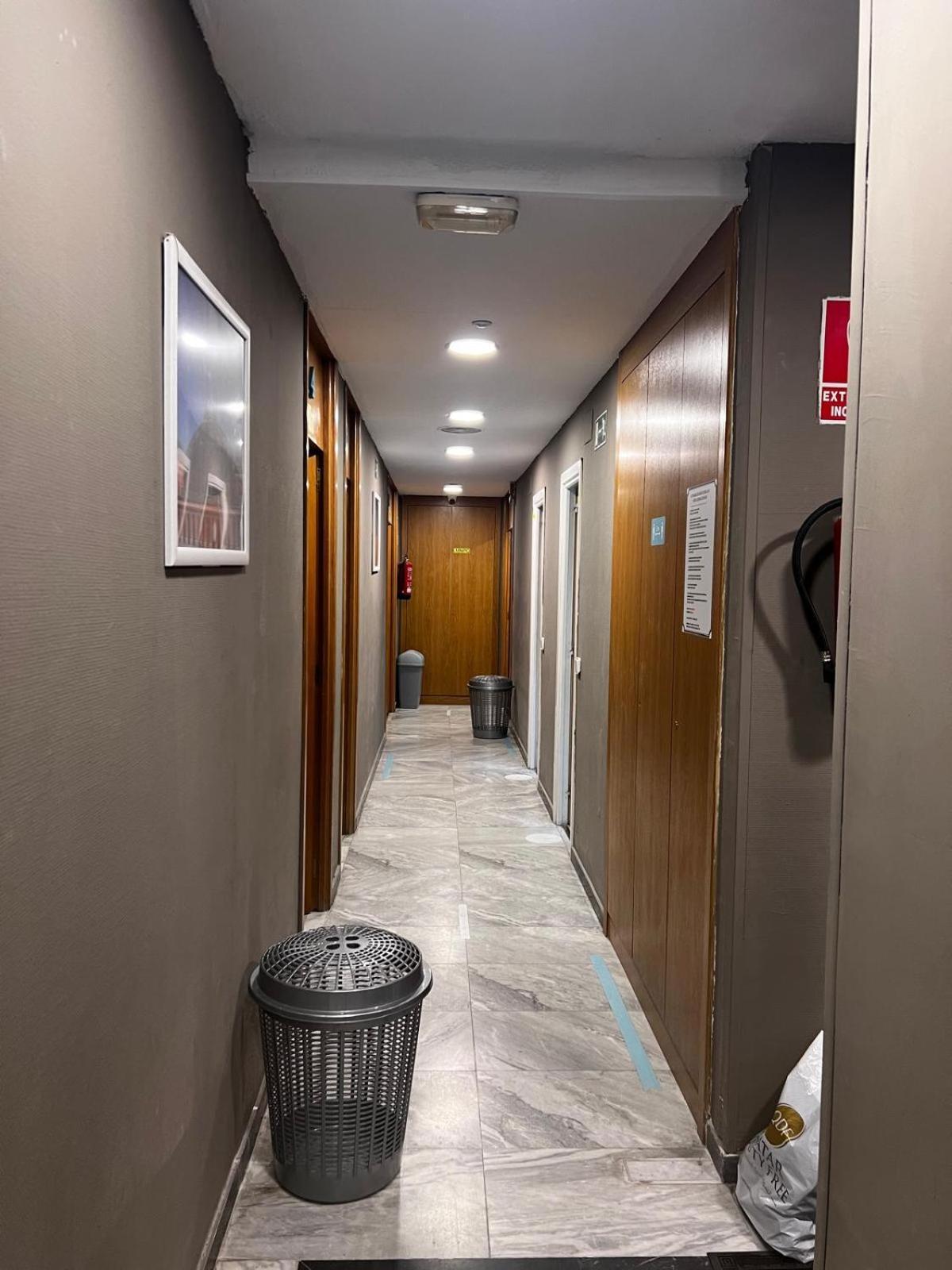 Hostel Estrella 20 Мадрид Экстерьер фото