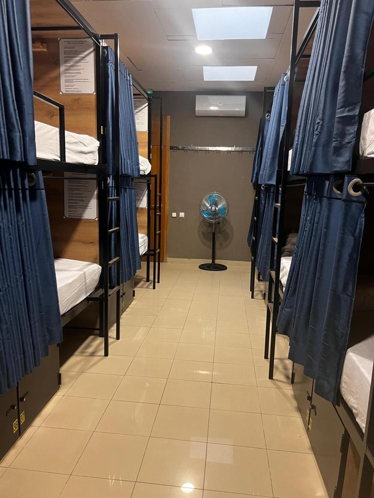 Hostel Estrella 20 Мадрид Экстерьер фото