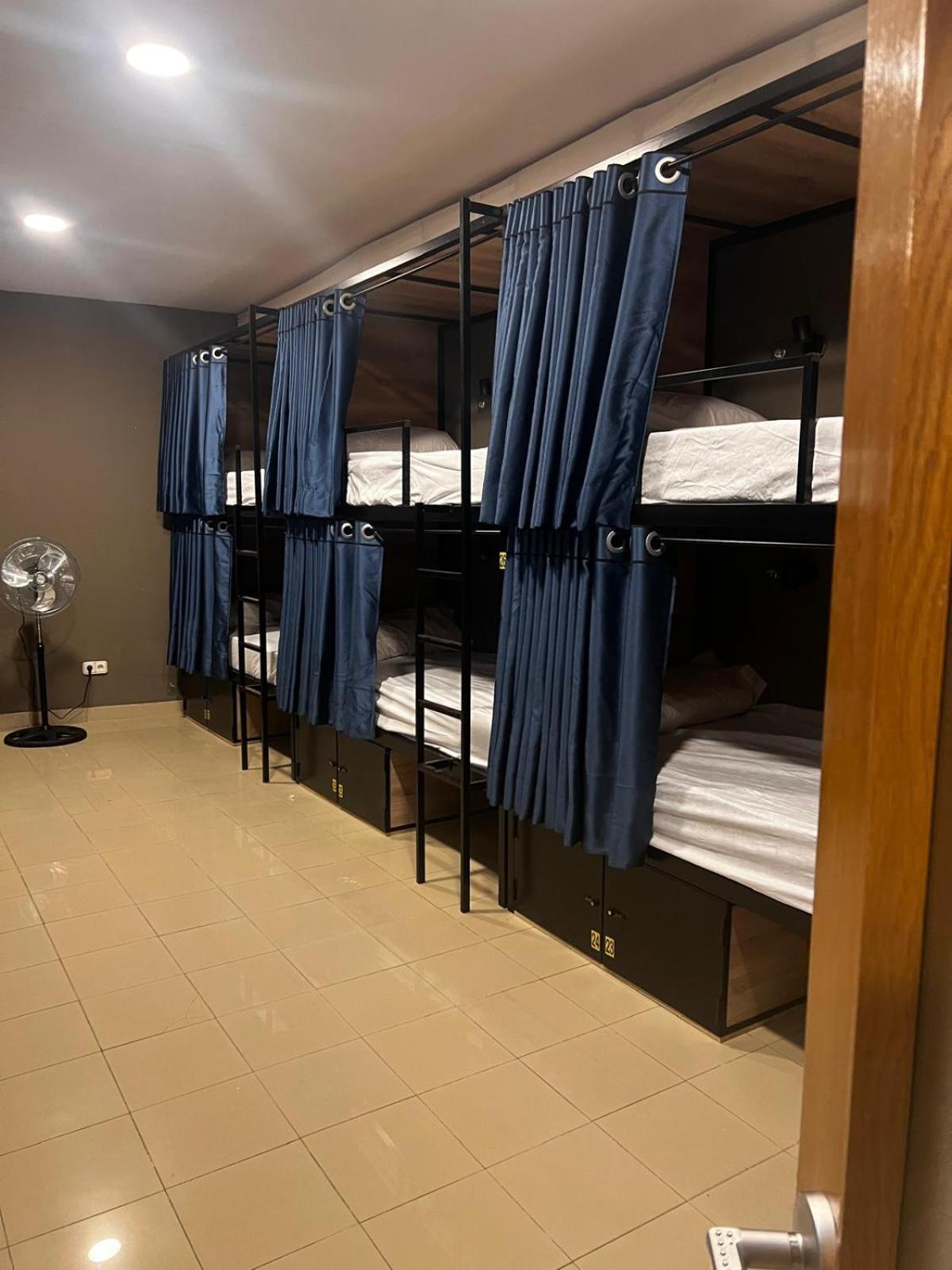 Hostel Estrella 20 Мадрид Экстерьер фото