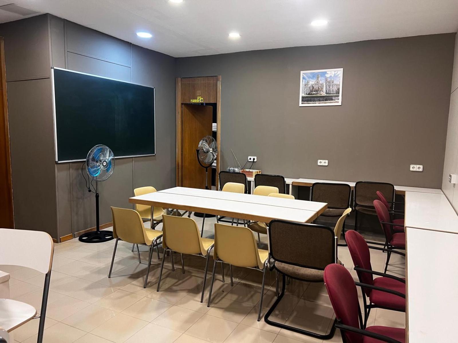 Hostel Estrella 20 Мадрид Экстерьер фото