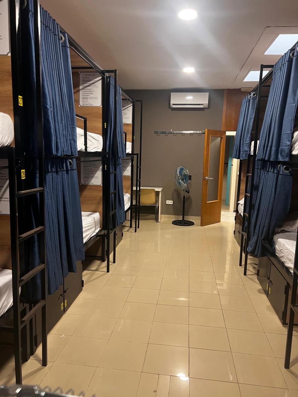 Hostel Estrella 20 Мадрид Экстерьер фото