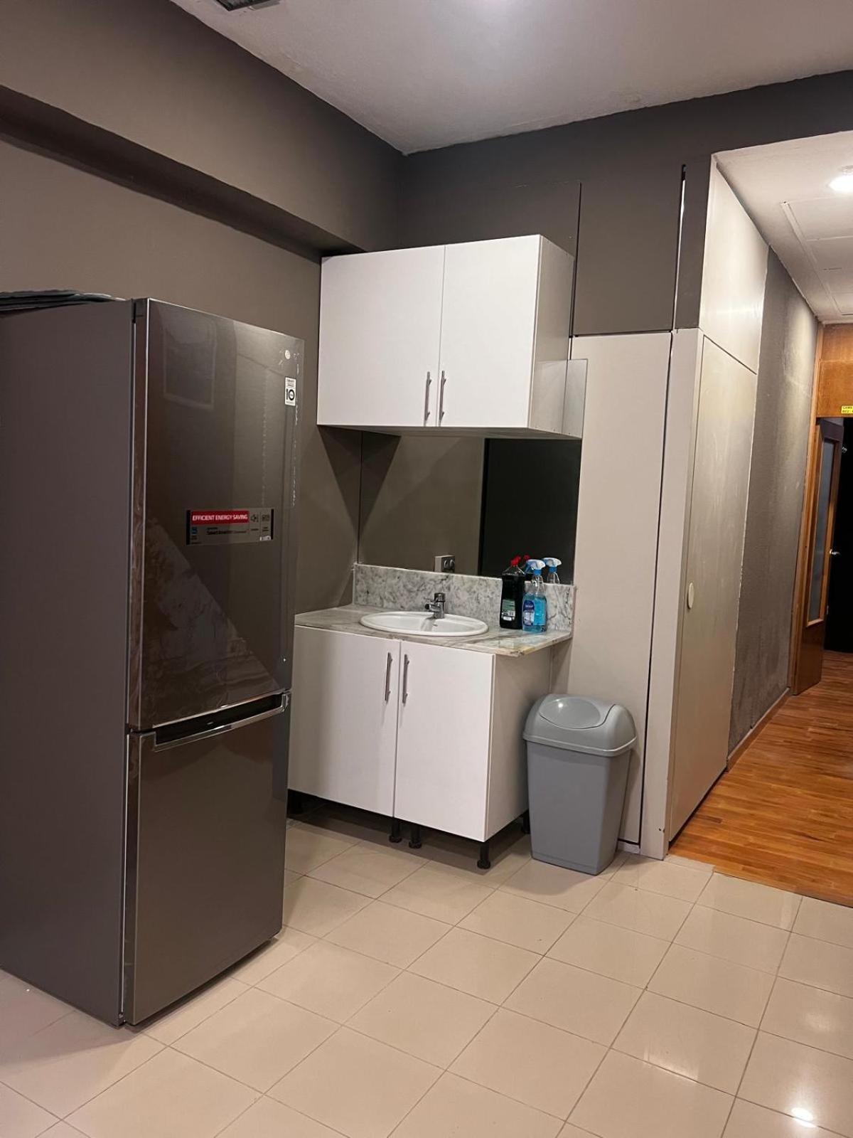 Hostel Estrella 20 Мадрид Экстерьер фото