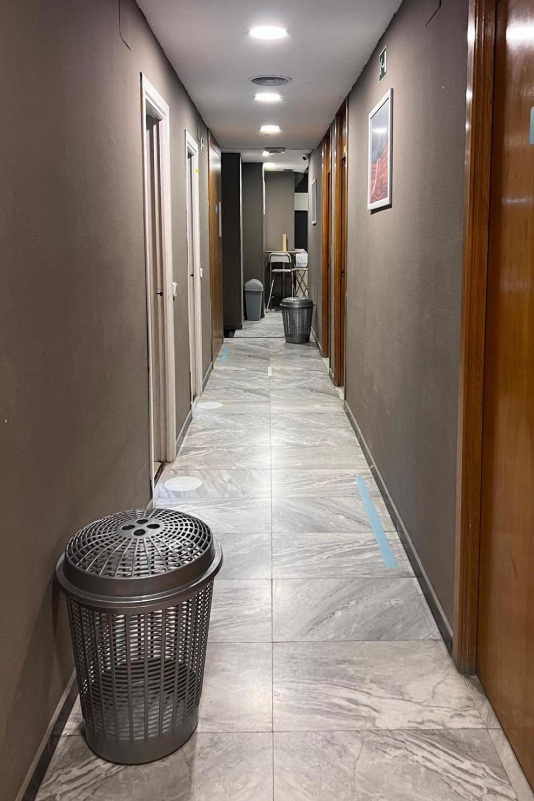 Hostel Estrella 20 Мадрид Экстерьер фото