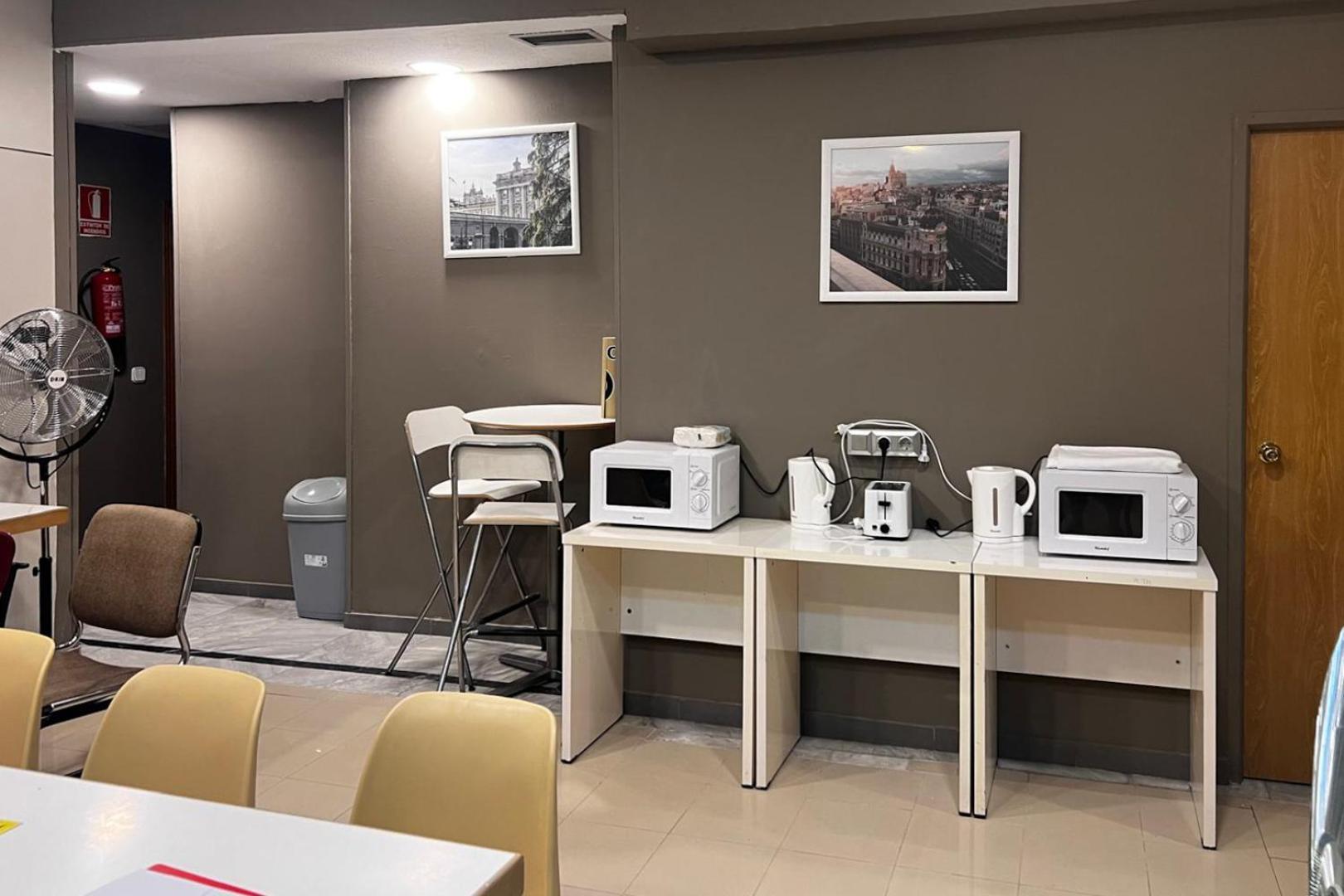 Hostel Estrella 20 Мадрид Экстерьер фото
