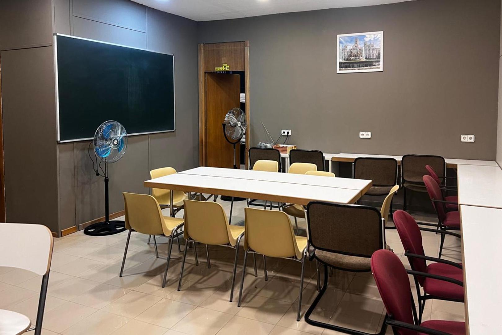 Hostel Estrella 20 Мадрид Экстерьер фото